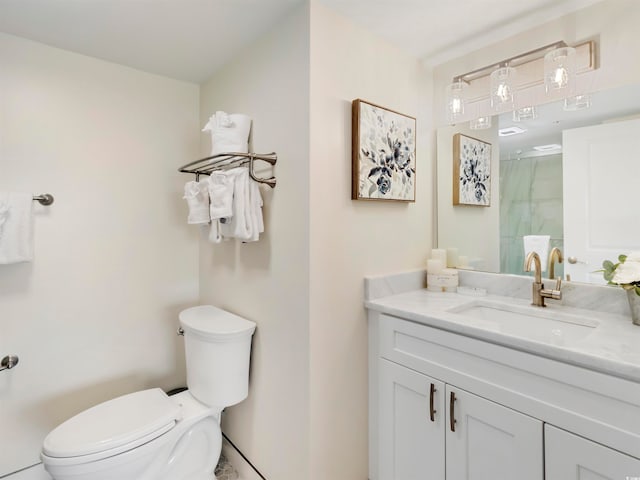 bathroom featuring a shower with curtain, vanity, and toilet