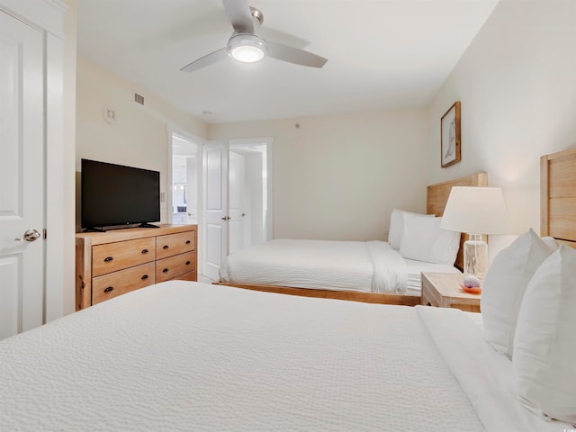 bedroom with ceiling fan