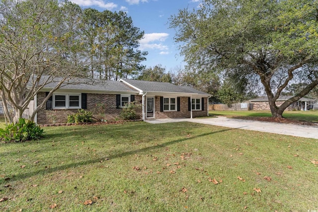 single story home with a front yard