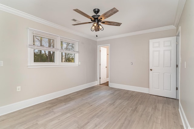 unfurnished room featuring light hardwood / wood-style flooring, ornamental molding, and ceiling fan