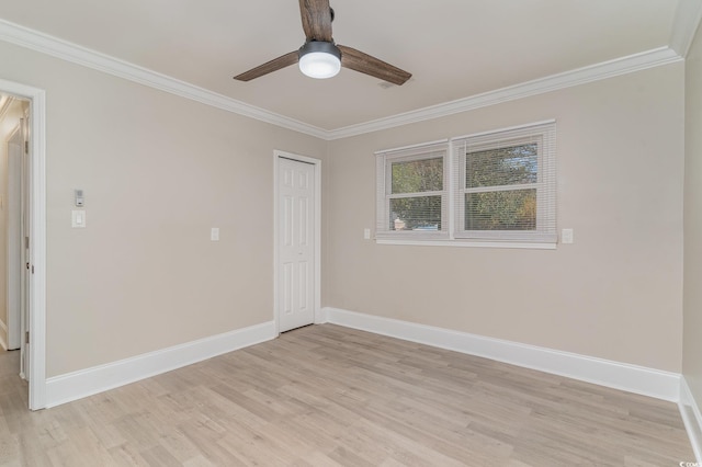 empty room featuring crown molding, light hardwood / wood-style flooring, and ceiling fan