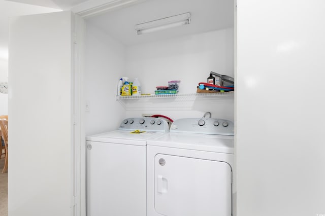 laundry room with washing machine and dryer