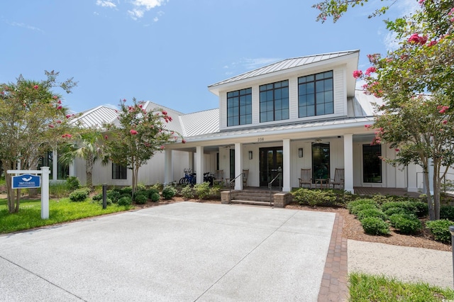 view of front of property featuring a porch