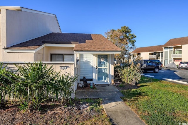 bungalow-style house with a front lawn