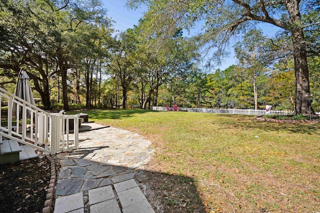 view of yard featuring a patio