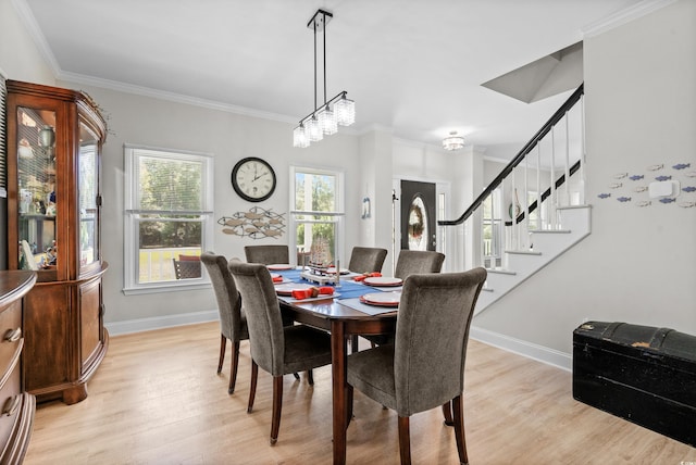 dining room featuring light hardwood / wood-style flooring and crown molding