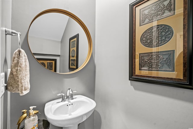 bathroom featuring sink