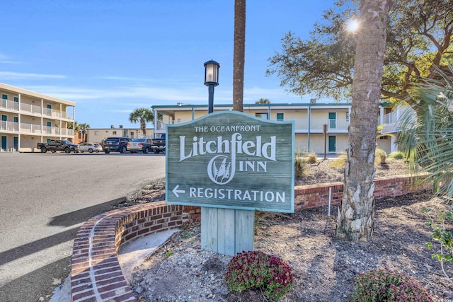 view of community / neighborhood sign