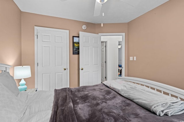 bedroom with ceiling fan