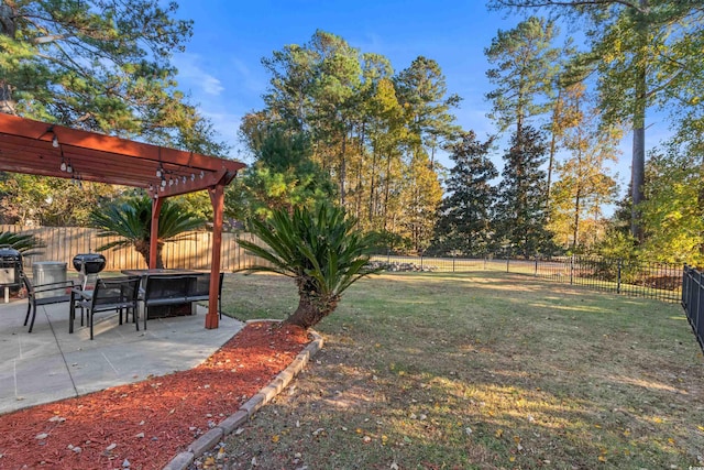 view of yard featuring a pergola and a patio area