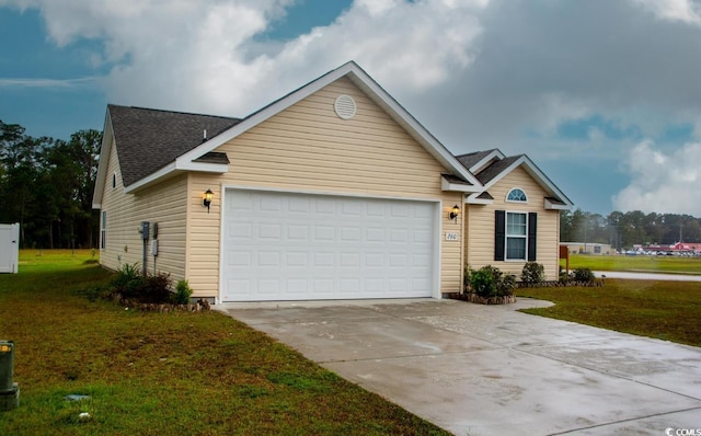 view of front facade featuring a front lawn and a garage