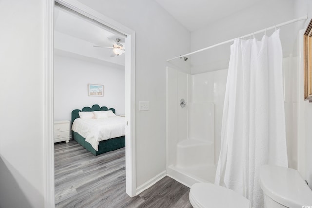 bathroom featuring hardwood / wood-style flooring, ceiling fan, toilet, and a shower with shower curtain