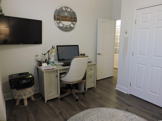 office area with dark hardwood / wood-style floors