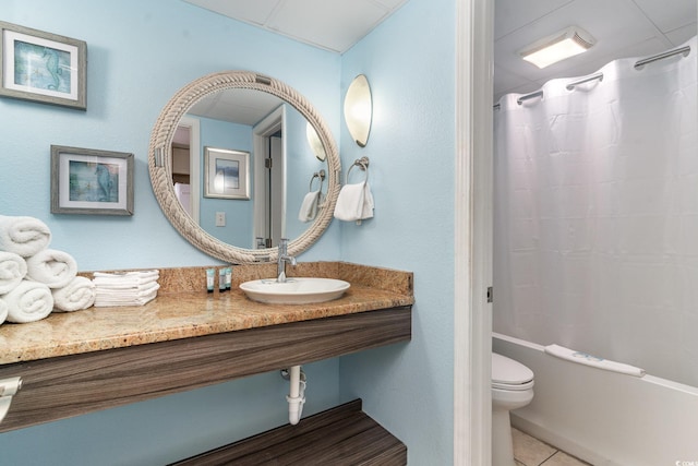 full bathroom featuring tile patterned floors, toilet, shower / bathtub combination with curtain, and sink