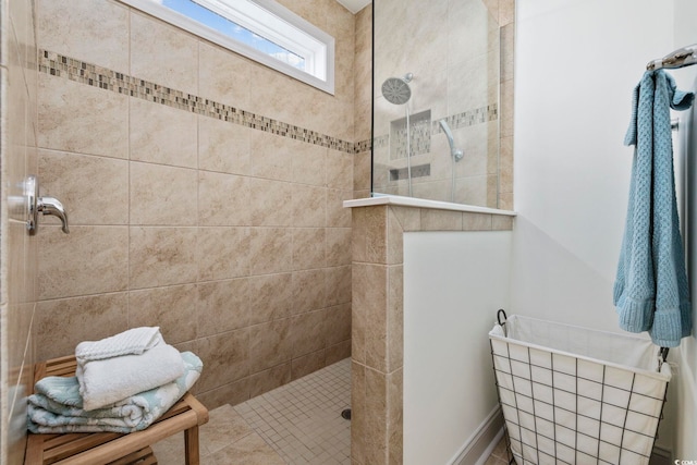 bathroom featuring a tile shower