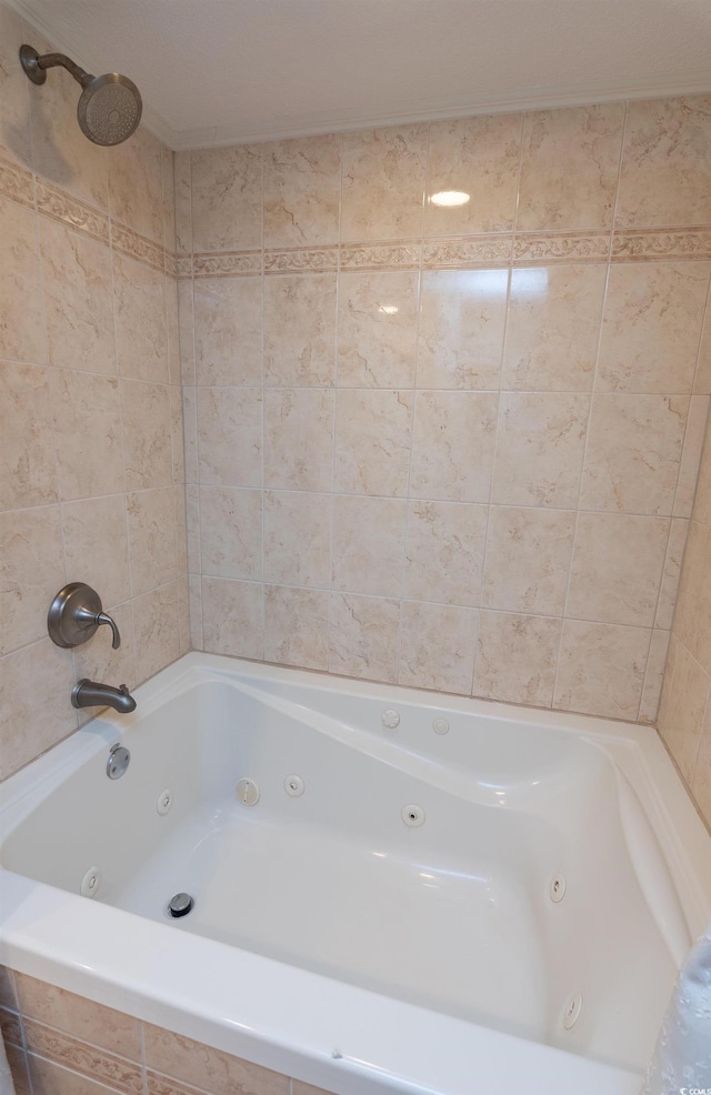 bathroom featuring tiled shower / bath