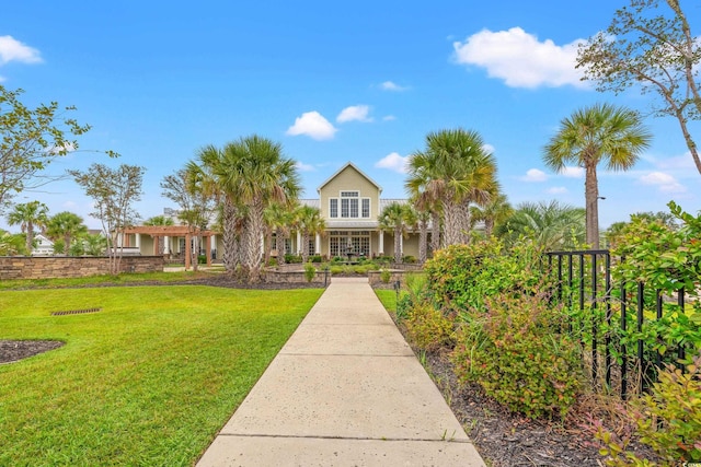 view of front of property featuring a front lawn