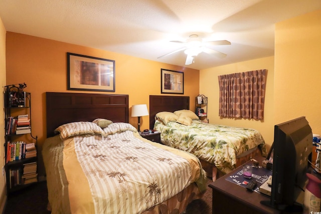 bedroom featuring ceiling fan and a textured ceiling