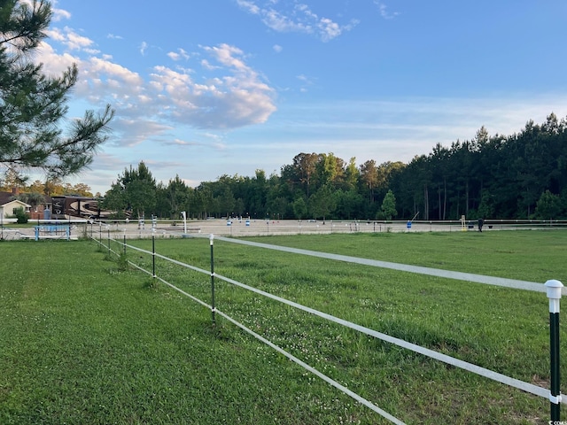 view of yard featuring a rural view