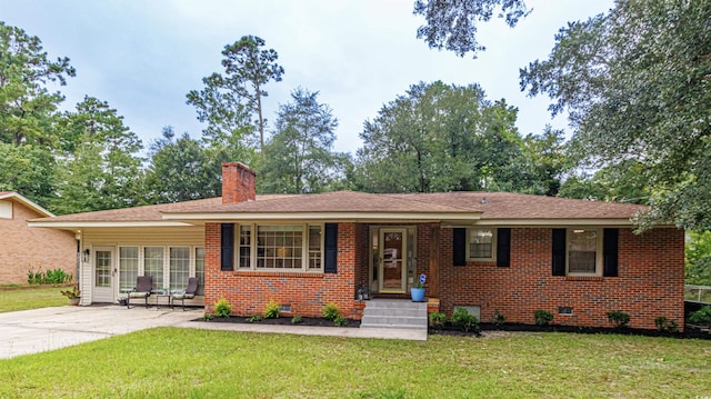 ranch-style home featuring a front yard