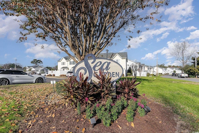 community sign with a lawn