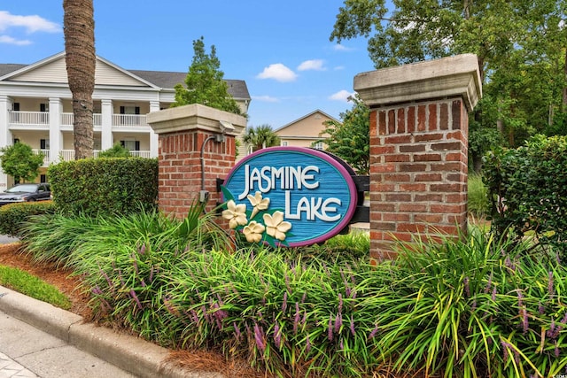 view of community / neighborhood sign