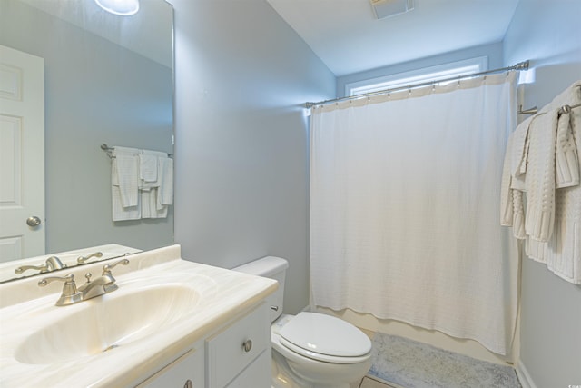 full bathroom with toilet, vanity, visible vents, and shower / tub combo with curtain