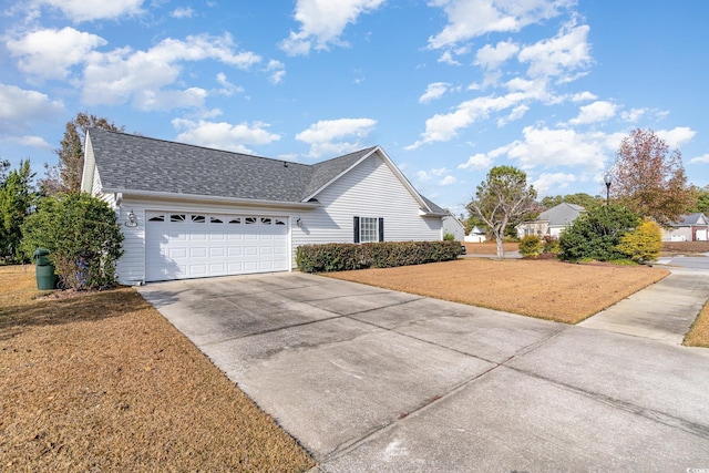 view of front of property featuring a front lawn and a garage