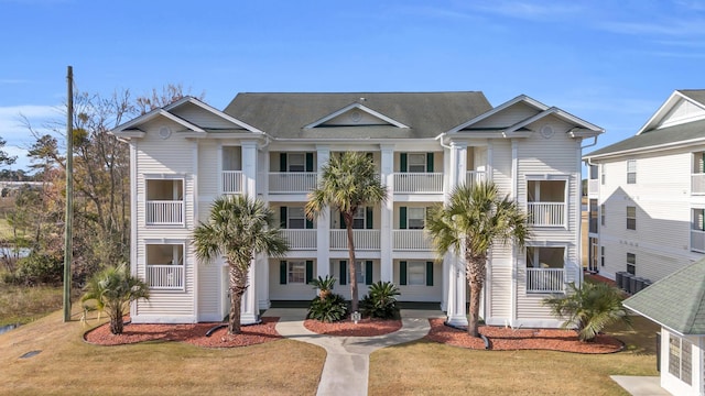 view of front of property with a front lawn