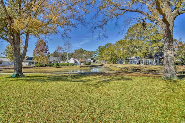 view of yard featuring a water view