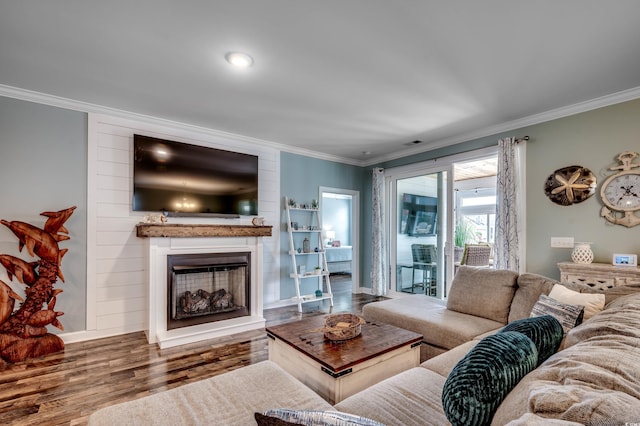 living room with wood-type flooring and crown molding