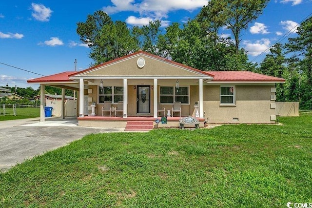 view of front of home featuring covered porch and a front yard