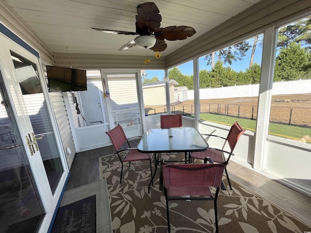 sunroom / solarium featuring ceiling fan