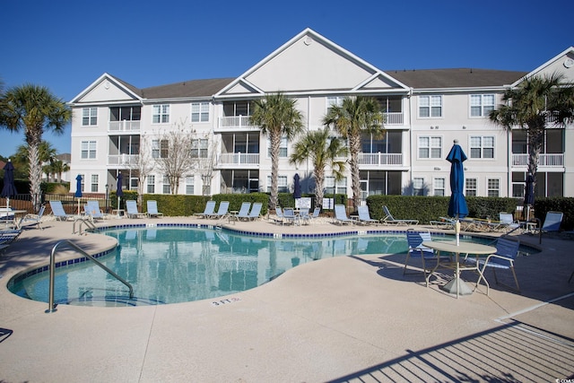 view of swimming pool featuring a patio