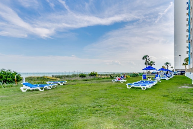 view of yard featuring a water view