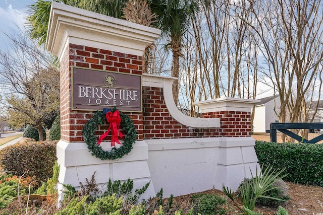 view of community / neighborhood sign