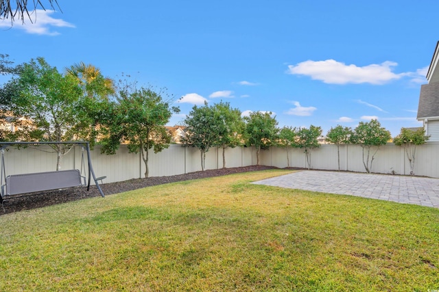 view of yard featuring a patio area