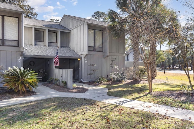 view of front of property with a front lawn