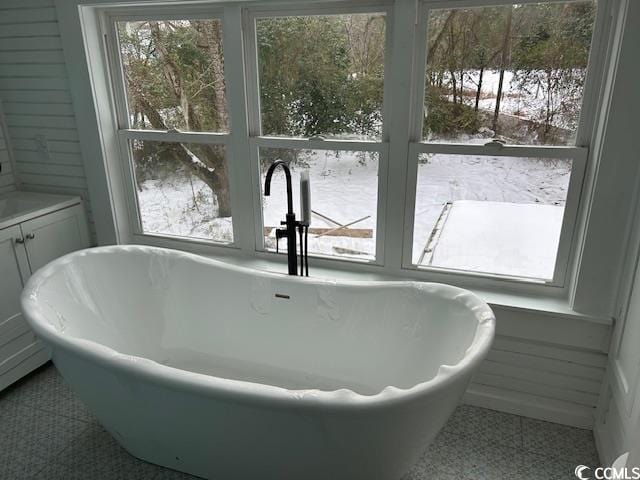 2708 Main St, Loris, SC 29569 - full bath with a soaking tub