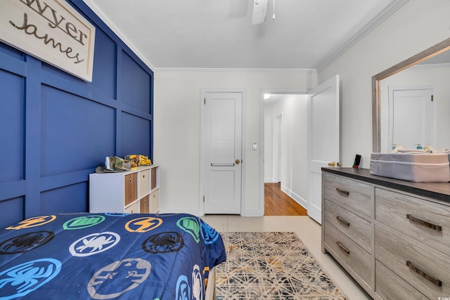 bedroom featuring light tile patterned floors, baseboards, ornamental molding, and a ceiling fan