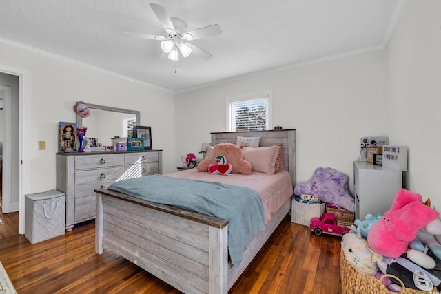 bedroom with dark wood-style floors, crown molding, and ceiling fan