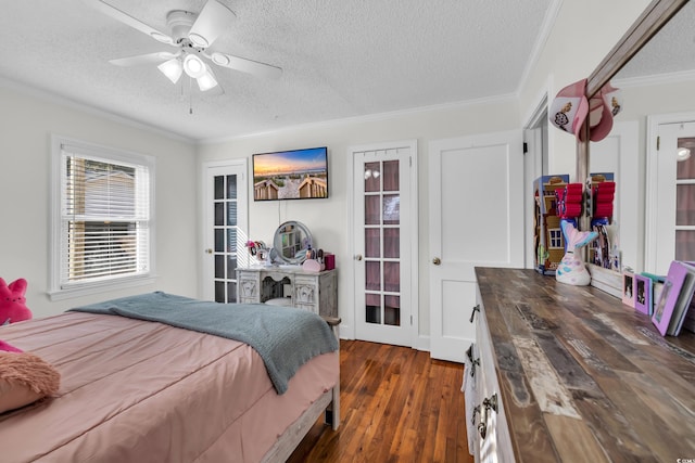 bedroom with dark wood-style floors, ceiling fan, a textured ceiling, and crown molding