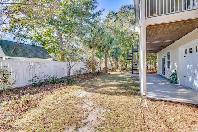 view of yard with a patio area