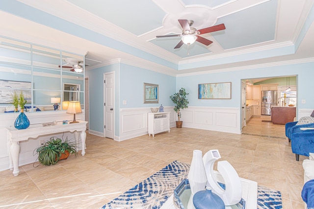 living room featuring ceiling fan and crown molding