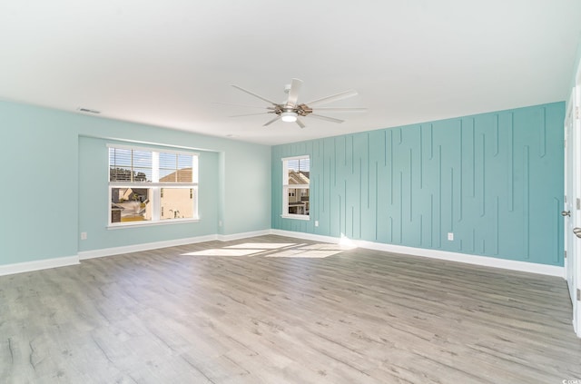 unfurnished room featuring light hardwood / wood-style floors and ceiling fan