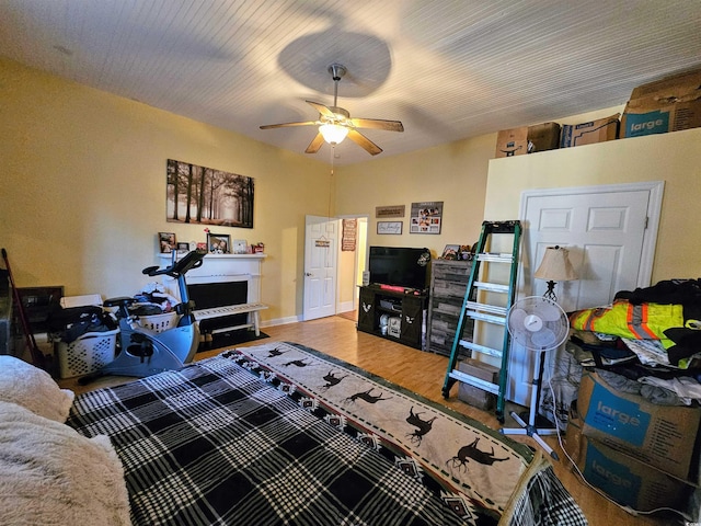 living room with hardwood / wood-style flooring and ceiling fan