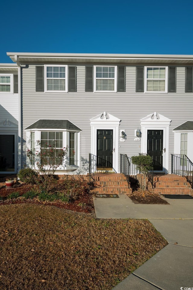 view of front of property with a front lawn