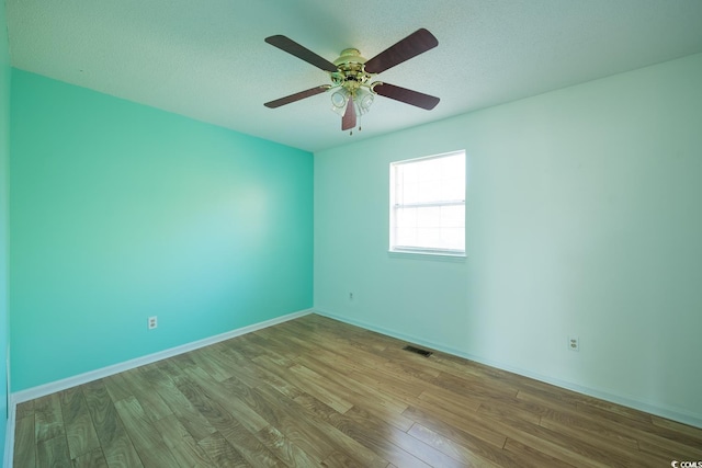 unfurnished room featuring a textured ceiling, light hardwood / wood-style floors, and ceiling fan