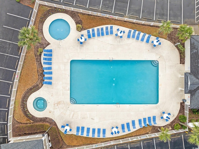 view of swimming pool