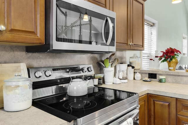 kitchen with backsplash and appliances with stainless steel finishes